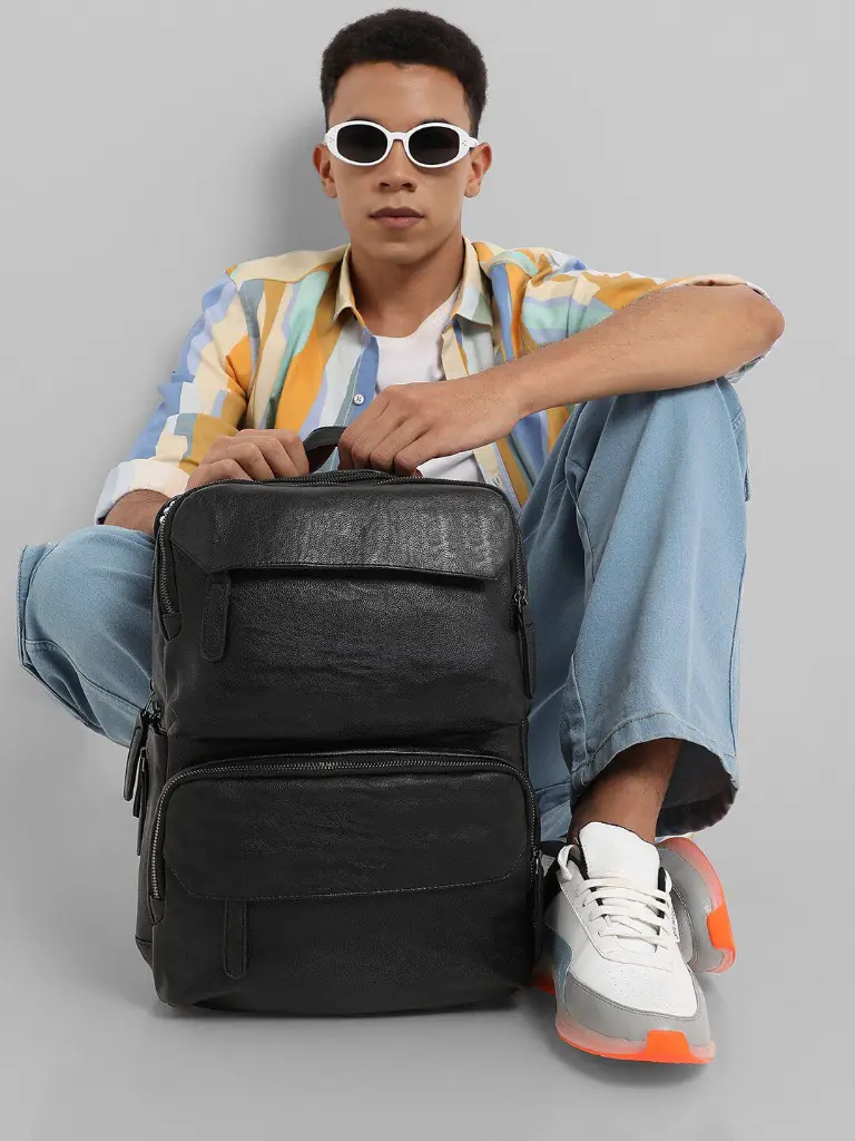 74c071cd-c970-44ca-bc71-3e79361bf8241692858670307FrontPouchBackpack-Black7.webp
