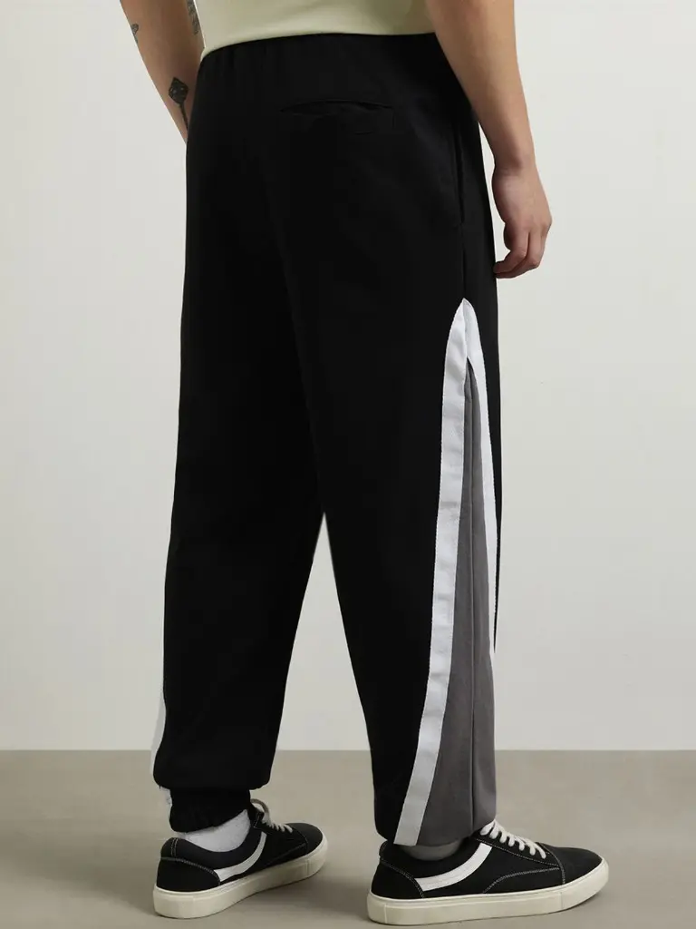 635d5cc0-68b2-4d68-92b6-06deb740e4521719309436495NOBEROMenColorblockedBaggyJoggers4.webp