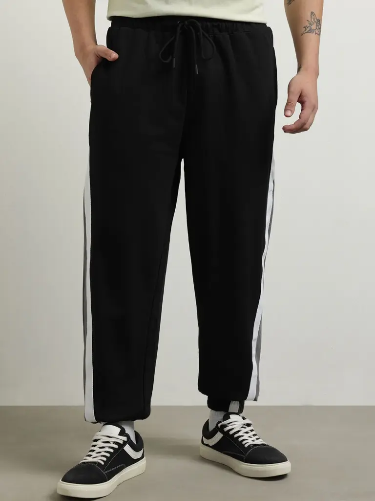 8a743710-8984-4da1-a39a-ec2ea5292d2b1719309436468NOBEROMenColorblockedBaggyJoggers2.webp