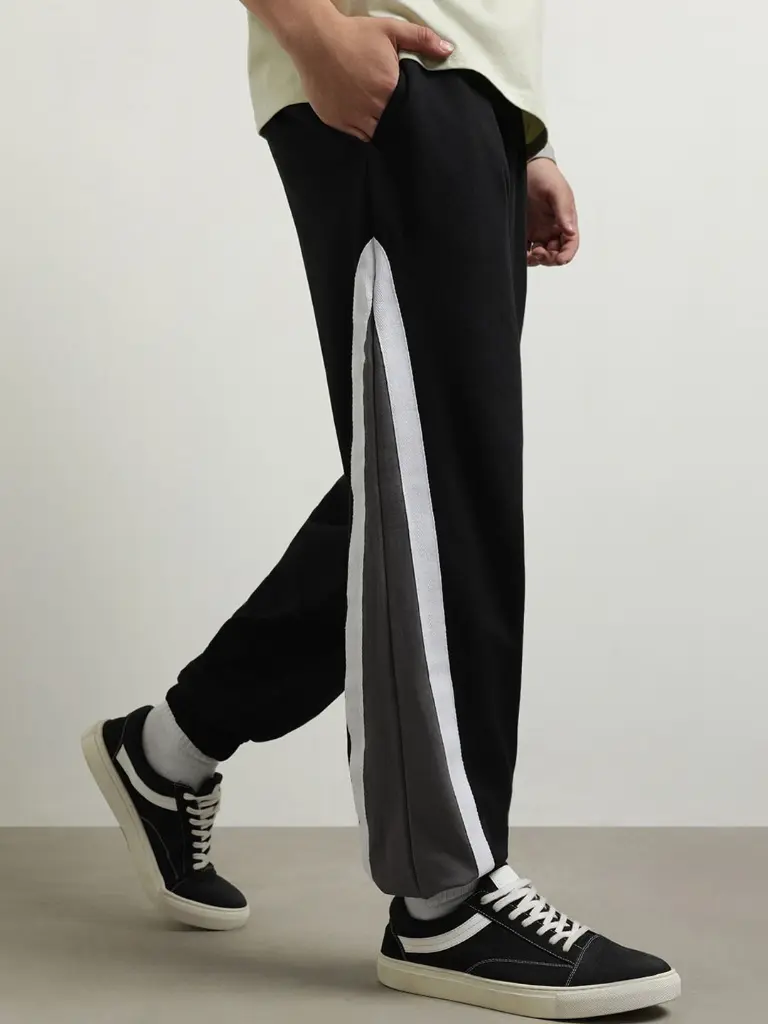 8ae3f691-0714-401a-95b8-2a4bb3f6bdf61719309436483NOBEROMenColorblockedBaggyJoggers3.webp