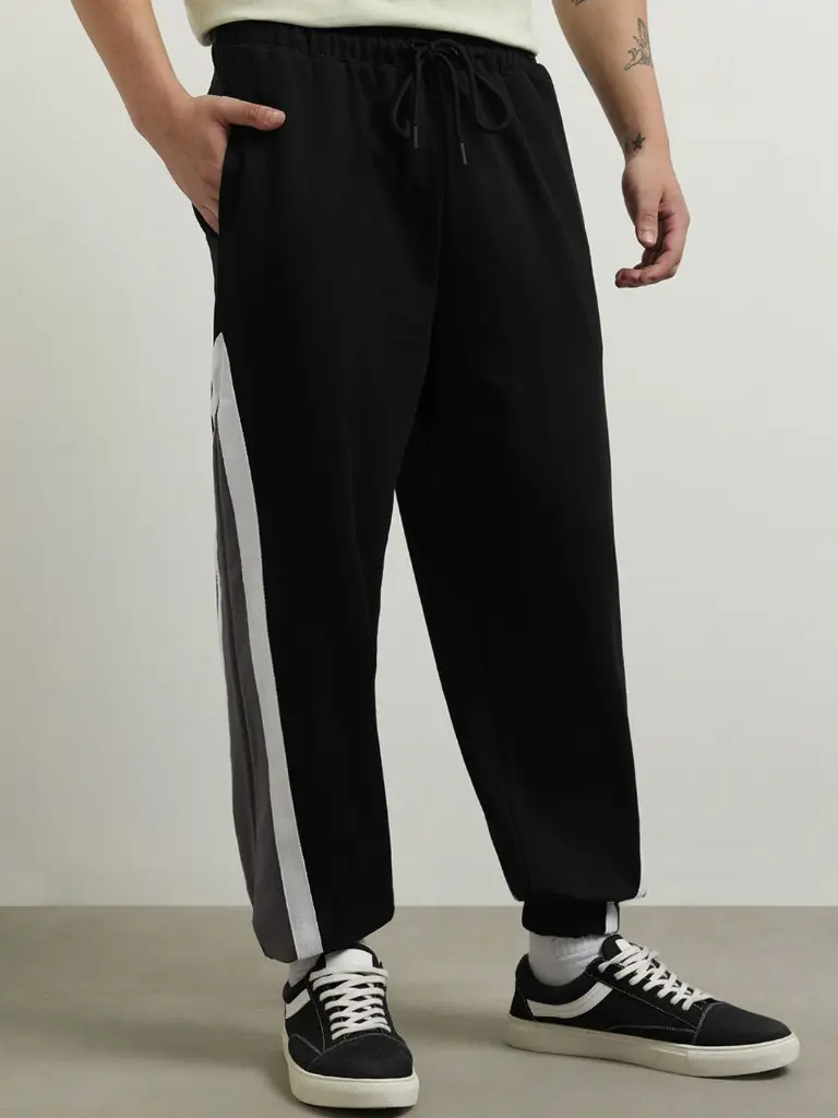 2bdca5a0-9dbd-4e56-9f9d-ae949ce1337f1719309436523NOBEROMenColorblockedBaggyJoggers6.webp