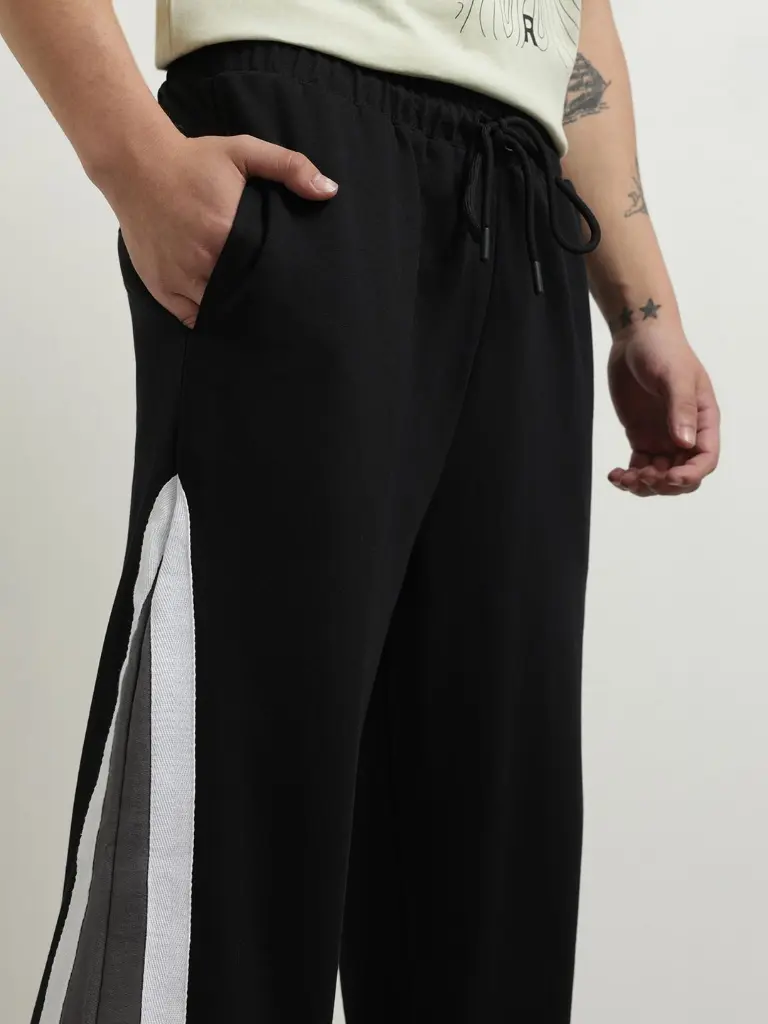 272e66c2-ce04-4b78-8b58-8c72e8aad6ce1719309436534NOBEROMenColorblockedBaggyJoggers7.webp
