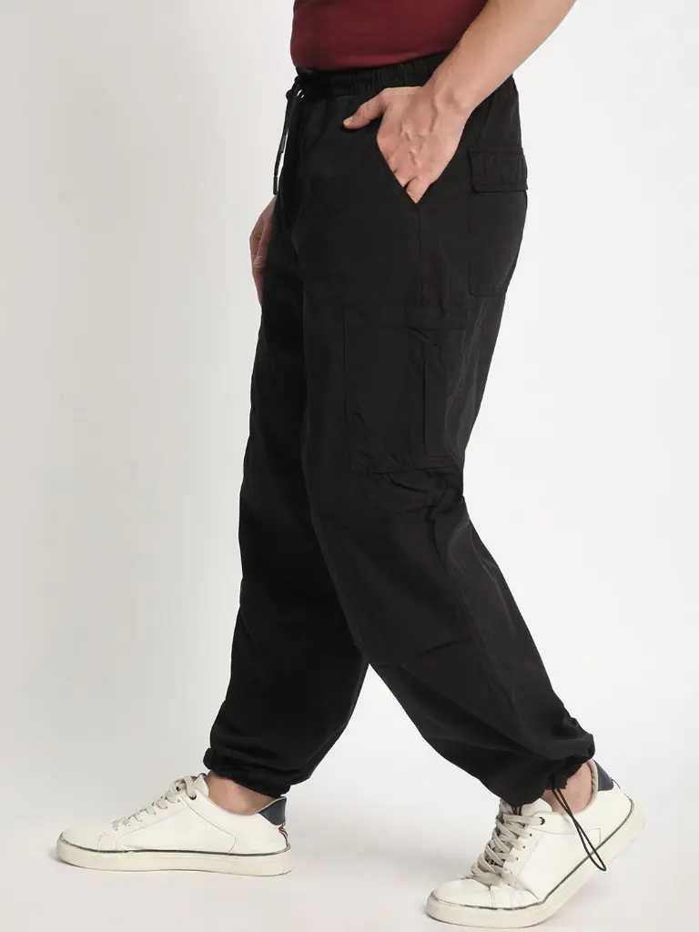 6db6e32e-135f-4a98-96fd-94b2c0ab28d51710239869395MenSolidParachuteFitCargoTrousers2.webp