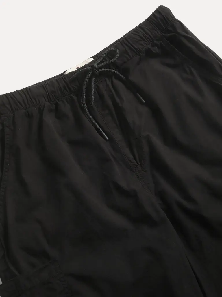 565d810f-f5f3-41cf-8462-2175e0ffbf651710239869369MenSolidParachuteFitCargoTrousers5.webp