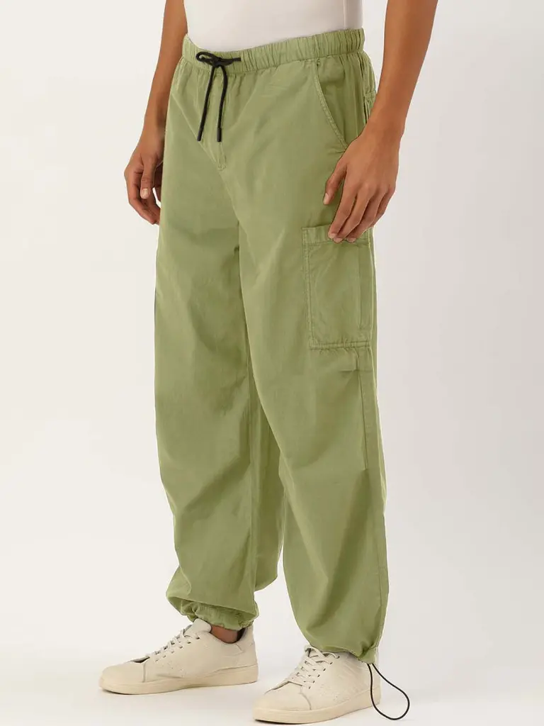 5d7b5577-213c-4f02-9dd9-e68ca76136f31693459566754BeneKleedMenGreenLooseFitTrousers2.webp
