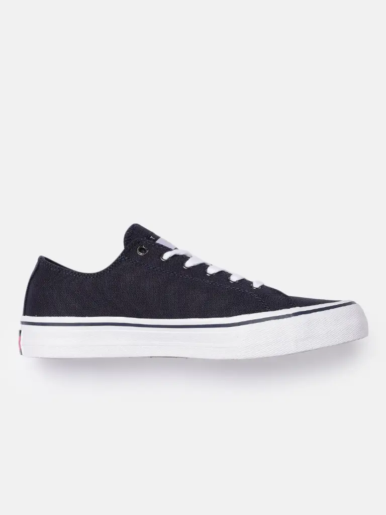 f290a5f4-acf5-4809-96de-21f0940abab91675161905795-Tommy-Hilfiger-Men-Navy-Blue-Sneakers-9121675161905318-2.webp