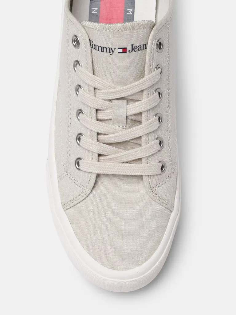 1a65d5af-877a-40a2-982b-d13bc775a4a61675161957445-Tommy-Hilfiger-Men-Beige-Sneakers-4431675161956987-5.webp