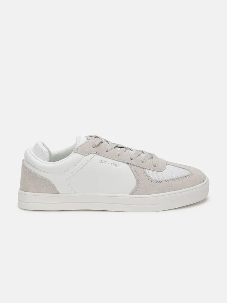 530eb383-c107-48ac-9876-6aec57e7c7741692610082413UnitedColorsofBenettonMenBeigeColourblockedSuedeSneakers3.webp