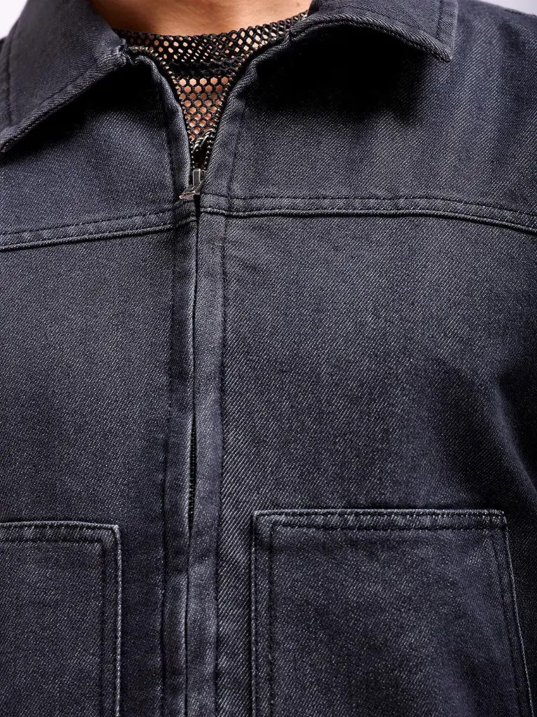 42b32696-8c67-4e5d-a81b-6078514241051716781647797TheIndianGarageCoMenWashedCheckedLonglineDenimJacketwithPatc2.webp