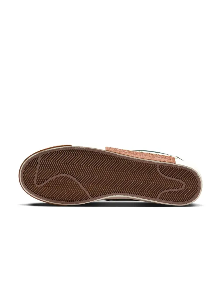 e4956e63-d3c7-4f88-b78c-13386313e25e1719567379855NikeBlazerLowProClubMensShoes5.webp