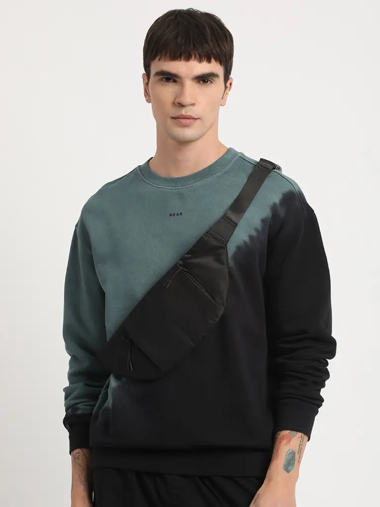 721529ac-0015-473e-ad27-f61f8cee7b2c1701829984502THEBEARHOUSEMenBlackPrintedSweatshirt1.webp