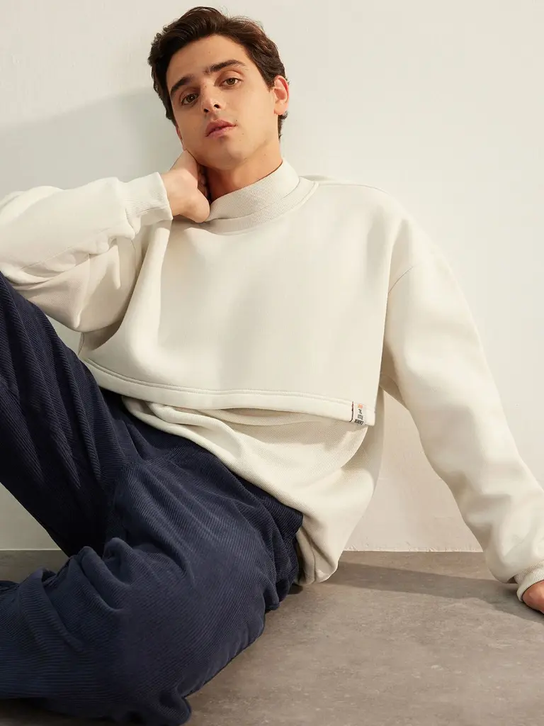 efaab749-871a-4685-b5a6-5870d2f1d9c91701673737190TrendyolMenSweatshirt1.webp