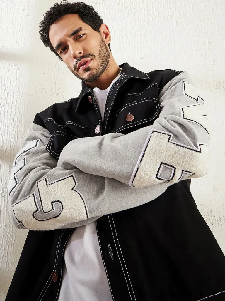 c0566c53-25d3-4490-a6d7-0bf7e49134dc1700742131627FUGAZEEMenBlackGreyWovenwithPatchworkJacket7.webp