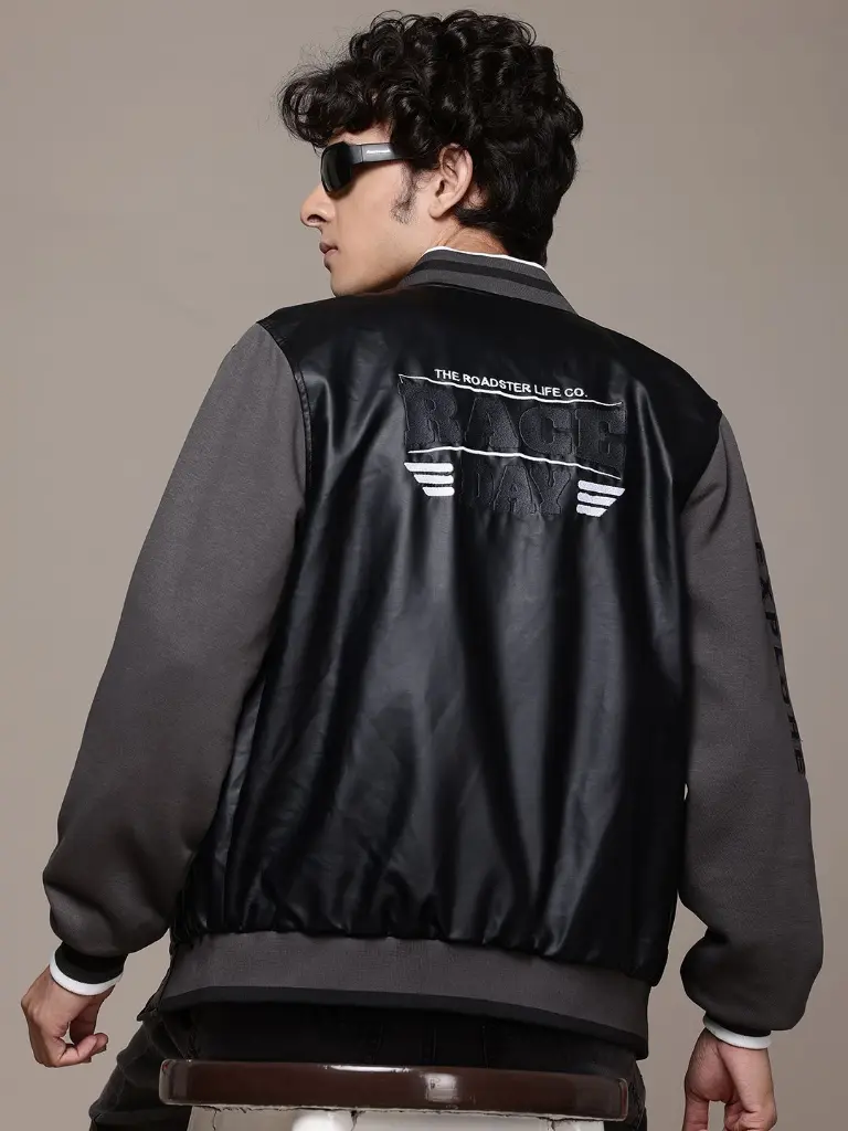 848009ec-5f5f-4ad8-8de2-95b2327ce3731731328343666-Roadster-Men-Jackets-6321731328342955-1.webp