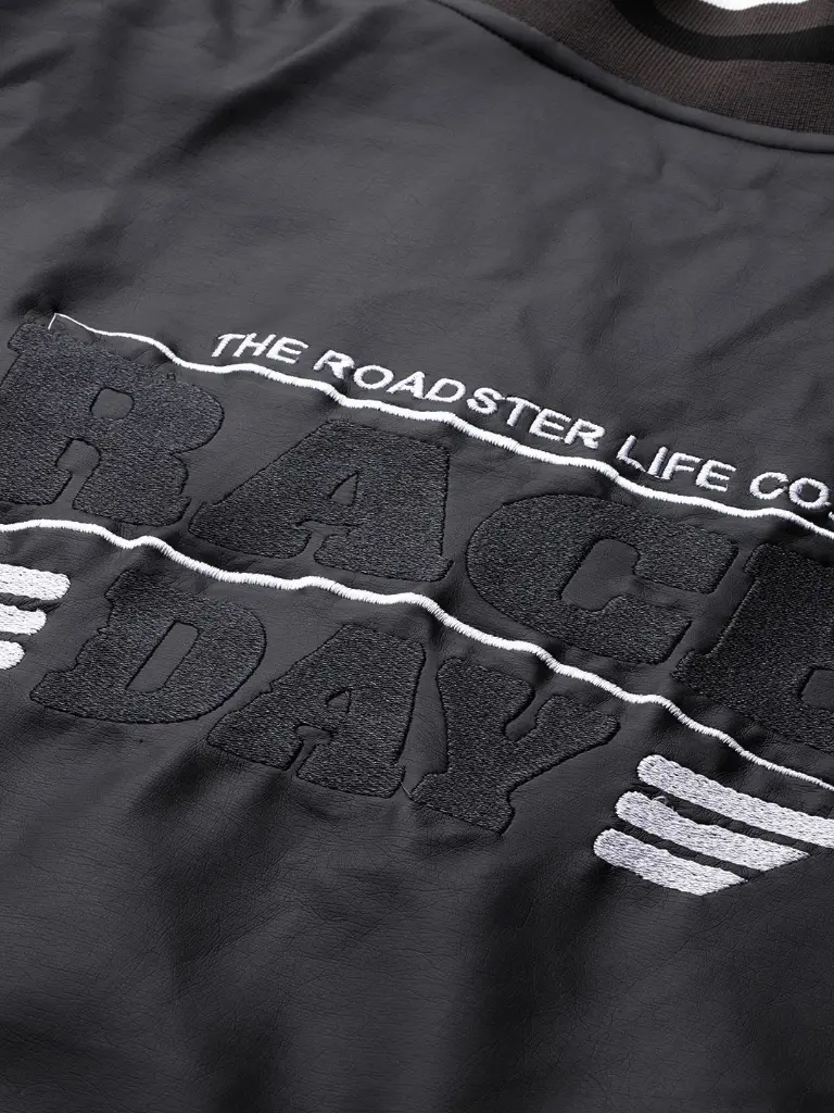 bb910c31-bcef-4f34-84ba-2d0c554eca521731328343456-Roadster-Men-Jackets-6321731328342955-7.webp