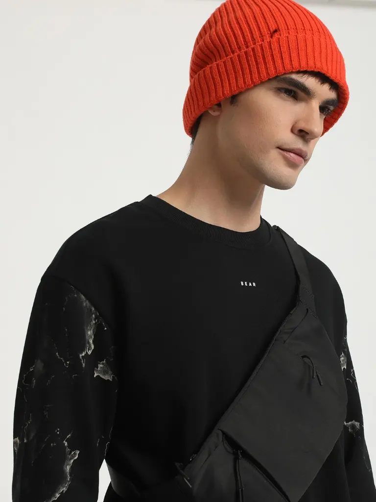 bab50ad8-fe20-429c-ad78-f1fe4d1c70171700132510830-THE-BEAR-HOUSE-Men-Black-Sweatshirt-8201700132510566-1.webp