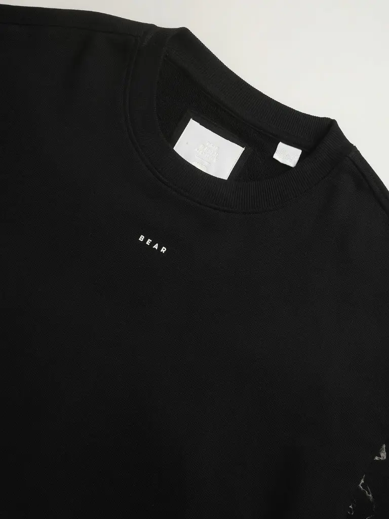 e47971c5-20a8-4a10-a206-56acd5b5d9851700132510765-THE-BEAR-HOUSE-Men-Black-Sweatshirt-8201700132510566-7.webp
