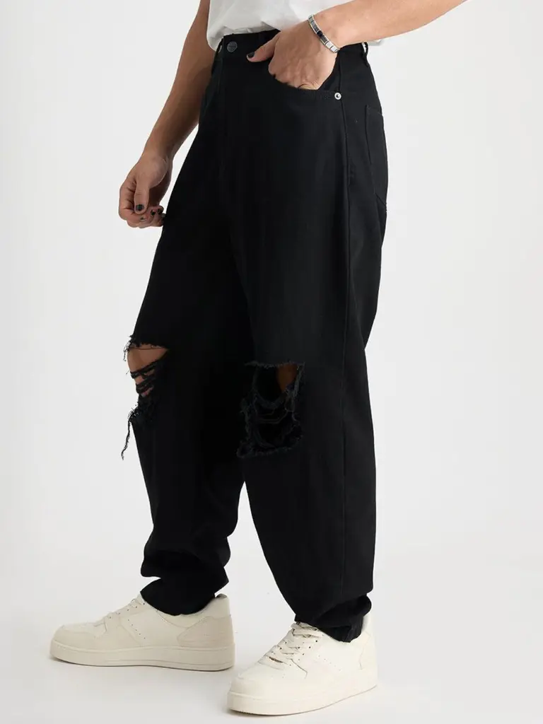 5f7871be-c5e1-4250-ba44-abd5c81ba8dd1716470777653FREAKINSMenRelaxedFitHigh-RiseMildlyDistressedJeans3.webp