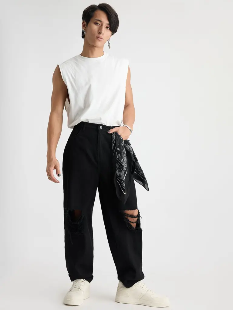 2ab70eb0-ab39-4b03-8a2f-a47fe40016551716470777635FREAKINSMenRelaxedFitHigh-RiseMildlyDistressedJeans5.webp