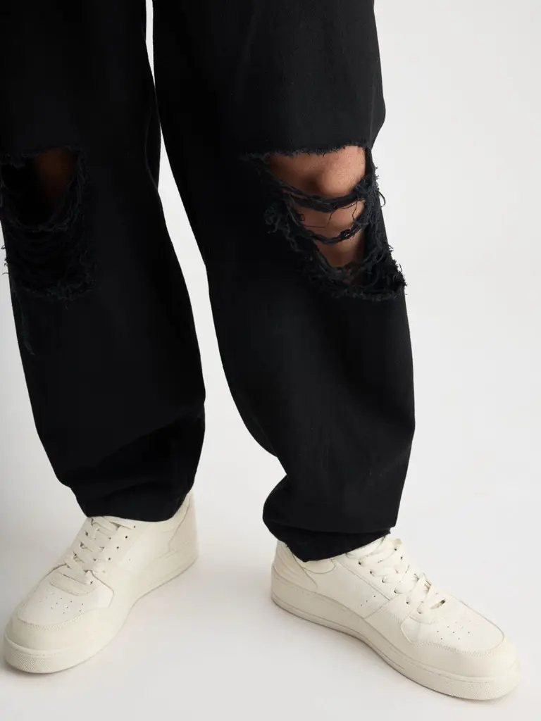 f227b439-cd32-4cc7-8dd5-5c5aef77daf21716470777678FREAKINSMenRelaxedFitHigh-RiseMildlyDistressedJeans7.webp
