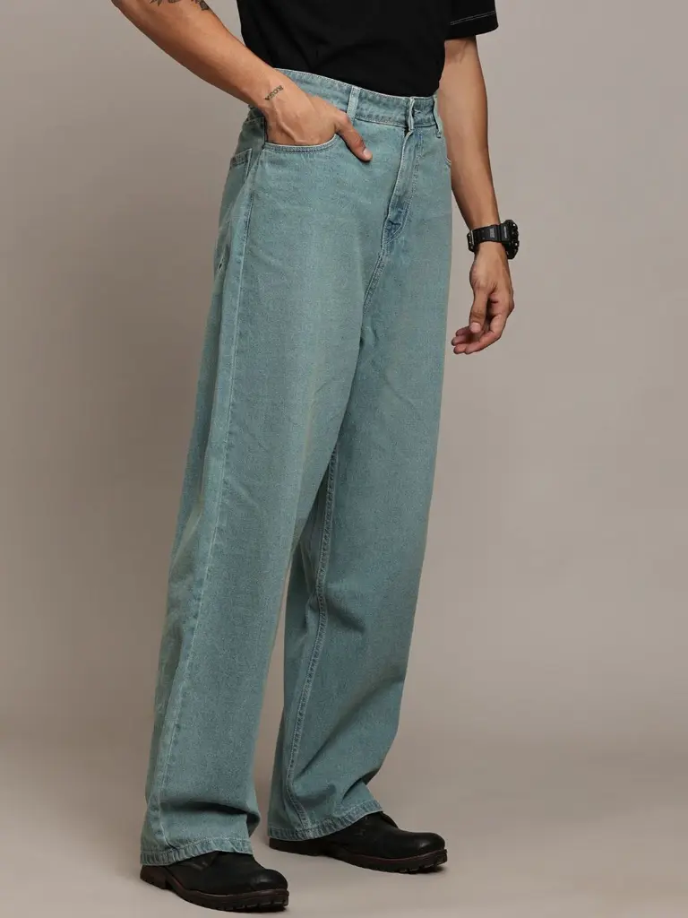 dd6e546c-77d2-4c0a-a772-7fa9e5aaf8871717069459808TheRoadsterLifestyleCoMenRelaxed-FitPureCottonLightFadeJeans2.webp