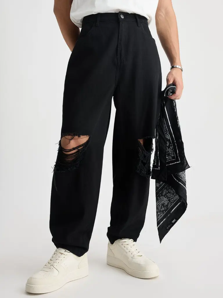 1c13789a-9856-4a1c-b49b-1bc26ad746fd1716470777687FREAKINSMenRelaxedFitHigh-RiseMildlyDistressedJeans6.webp