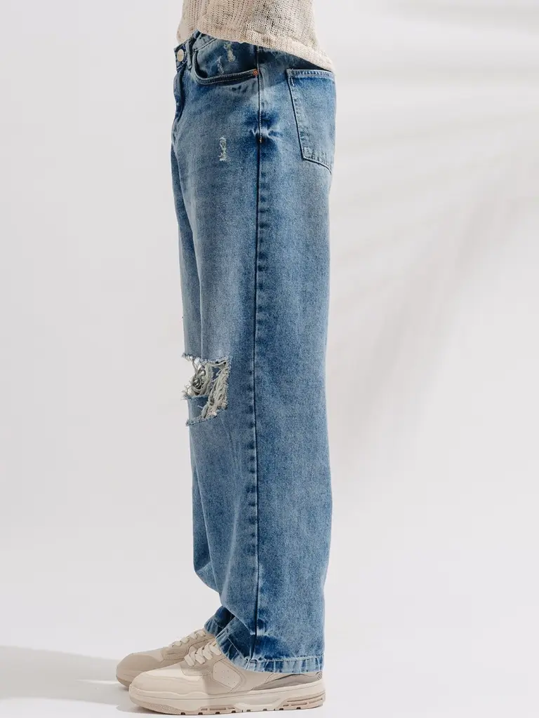 8a7abcb6-0ec2-4bfd-90bf-c468576c11081700719337784FREAKINSMenBlueStraightFitHigh-RiseJeans2.webp