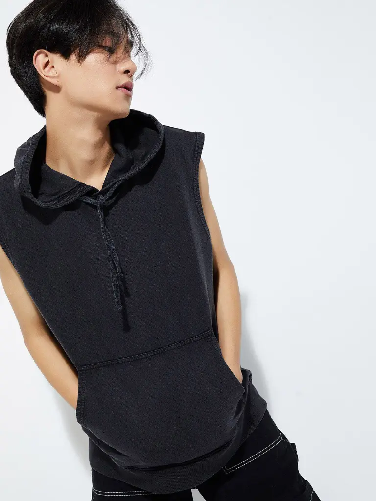 5f3c6cab-8579-484b-a756-3337a19fc5e41706601703882maxMenSweatshirt1.webp