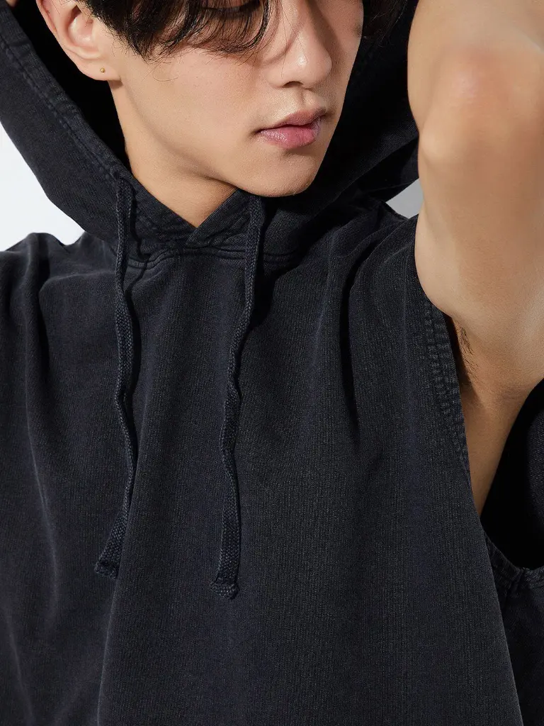 7cc060a9-bacd-4f0e-a357-5fb4d48560691706601703875maxMenSweatshirt2.webp