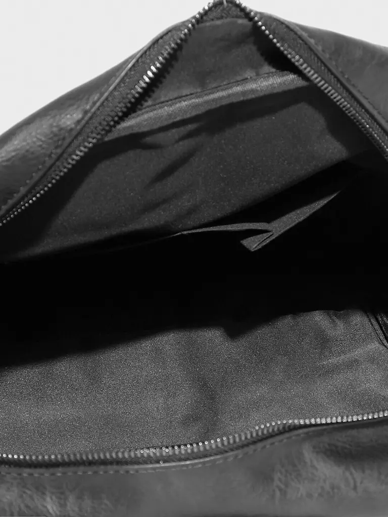 7befb6a7-1528-4f6d-8d8b-4bac789fef181692888834847FrenchAccentMenBlackBackpack6.webp