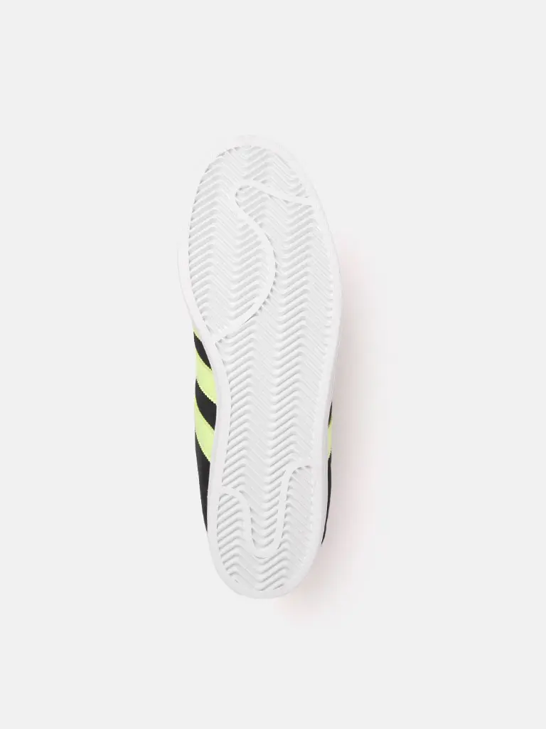 a6213f90-bd5c-46ee-bf8b-99174dd5903f1698736260642-ADIDAS-Originals-Men-Casual-Shoes-7791698736260397-3.webp
