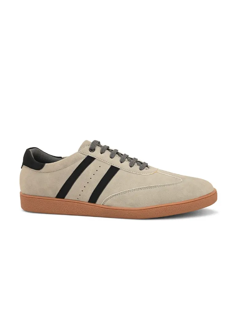 46adfc90-8f52-49ec-abca-091c9fc904921708427695766RoadstercasualsneakersforMen4.webp
