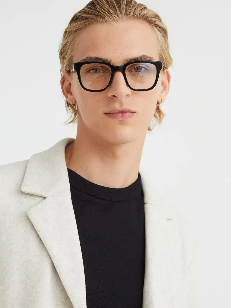 38d4c2ca-d5e3-4762-bd1d-9c999f0d25ed1690427626694Bluelightglasses4.webp