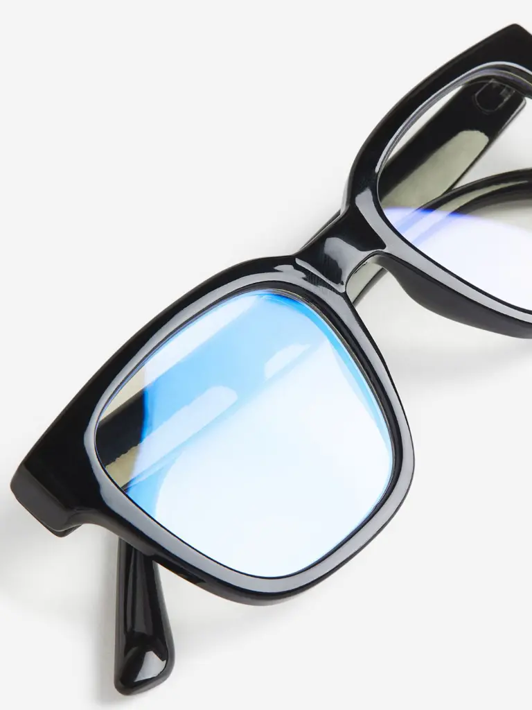 f9849a85-0414-42e7-a331-c849e98f06281690427626732Bluelightglasses2.webp