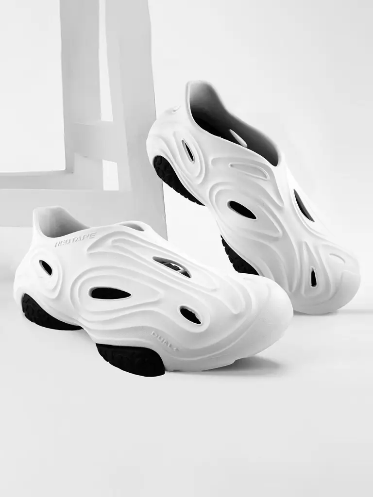 d0c8102c-ad2b-4dcb-baf9-0bb18ce3dc761713880990046FlipFlops1.webp