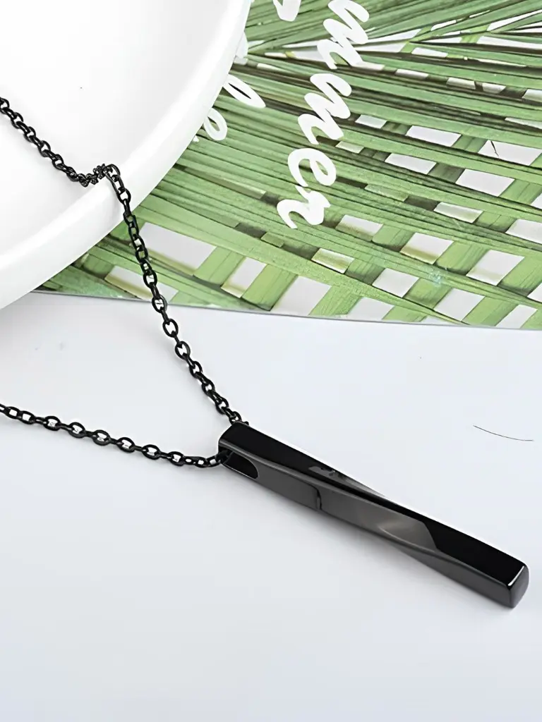 e5130d52-3faf-44a5-9567-20b21d8da7331704887253969KARISHMAKREATIONSMenTwistedBarPendantWithChain3.webp