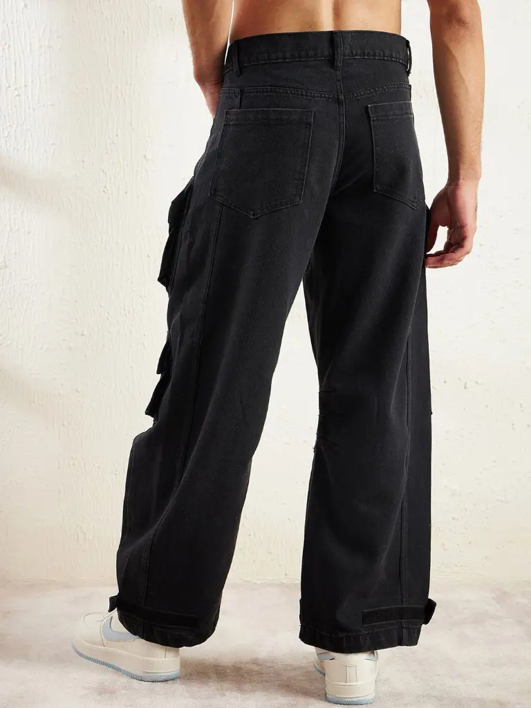 1253189d-3306-4672-b99e-d0525149d9d51700715014980FUGAZEEMenBlackSuperRelaxedFitJeans3.webp