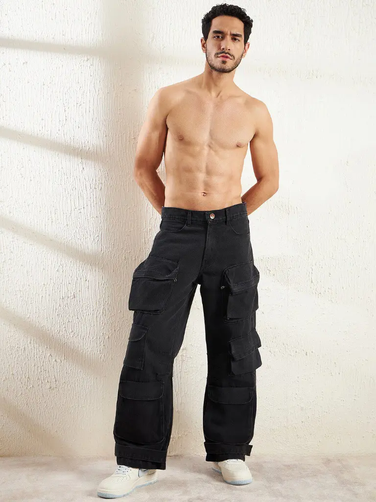 256f553a-2ee2-40cb-b6ee-b2a71c7f03791700715014996FUGAZEEMenBlackSuperRelaxedFitJeans4.webp