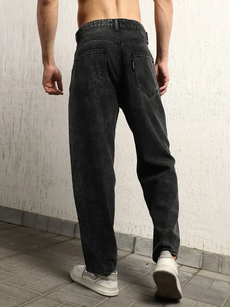 dddeb9b3-0681-4d8b-9f99-a27c0ee42e381717480507489-Hubberholme-Men-Low-Rise-Relaxed-Fit-Mildly-Distressed-Cotto-3.webp