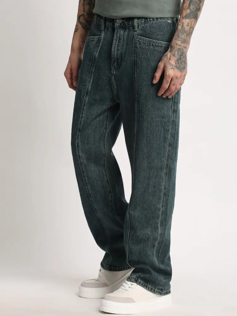 ef41ed17-7e99-4276-a7f3-91b0979c27bb1712223507062THEBEARHOUSEMenRelaxedFitLowDistressHeavyFadeStretchableJean3.webp