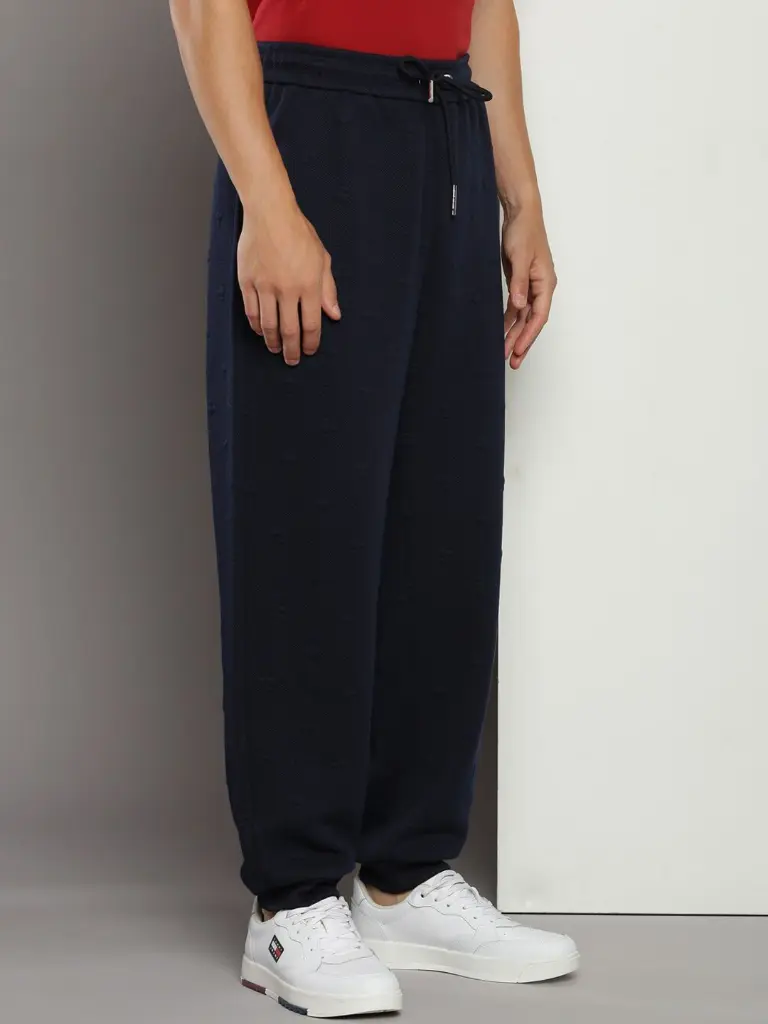a85cd0d7-d83e-4ed8-9ffa-775942f5a18b1689169731158TommyHilfigerMenTrackpant2.webp