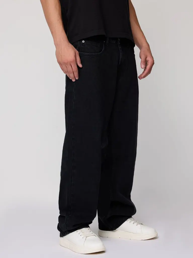 3ef907ce-d8ce-4a1b-b880-f9f505d3469b1721617832318FREAKINSMenStraightFitHigh-RiseJeans2.webp