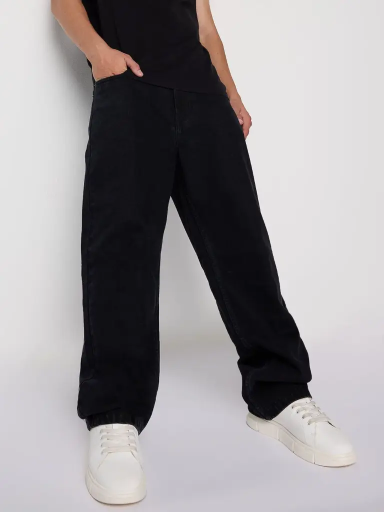 9fabacf9-2321-4883-a766-11319499b6041721617832330FREAKINSMenStraightFitHigh-RiseJeans6.webp