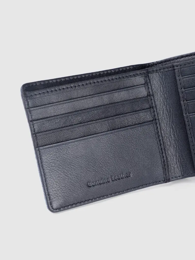 fec864eb-9e79-4402-8d6c-22ba2e0276be1689159843409-WROGN-Men-Wallets-7291689159843015-5.webp