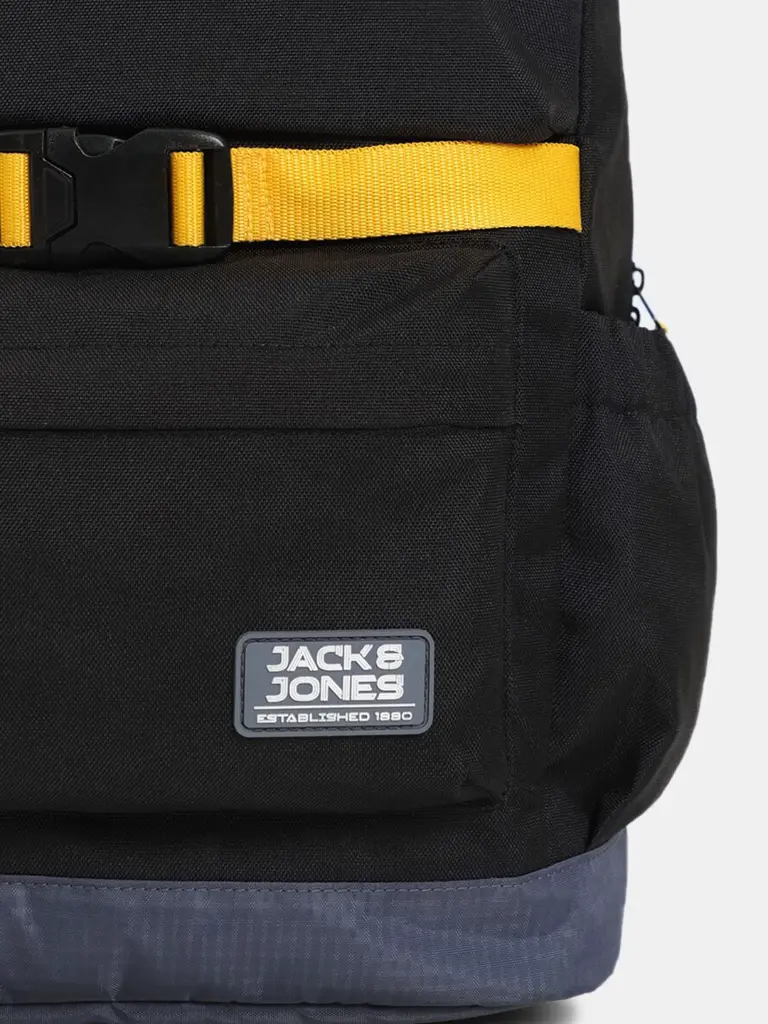 a247dd9d-7541-481b-84fe-17eddbdfc05e1706967378125JackJonesMenBackpack5.webp