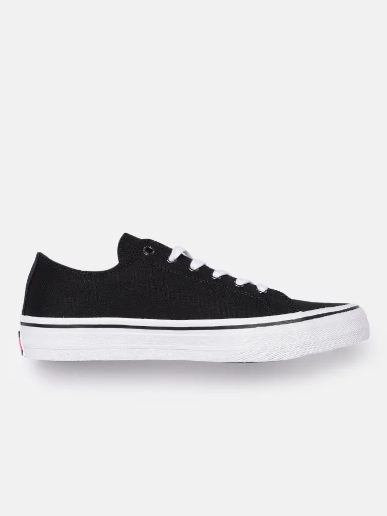 c39b7fb8-cf2a-4683-92d5-b3c2bc2377a81675165627720-Tommy-Hilfiger-Men-Casual-Shoes-5951675165627377-2.webp