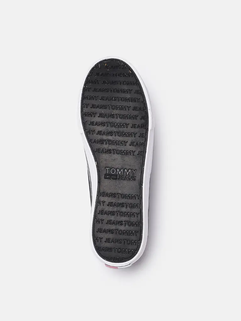 09d4507d-02b6-4cc8-8dee-2a31a7f32af81675165627709-Tommy-Hilfiger-Men-Casual-Shoes-5951675165627377-3.webp