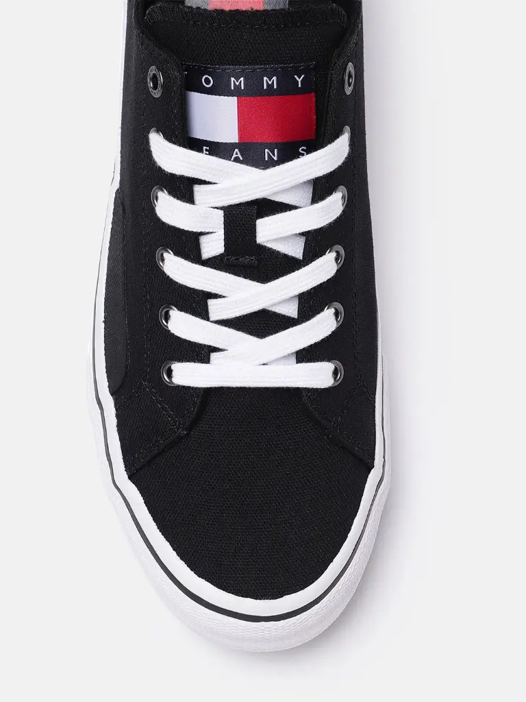 ecb02311-a18b-4589-bcb9-84356ad0eec71675165627679-Tommy-Hilfiger-Men-Casual-Shoes-5951675165627377-5.webp