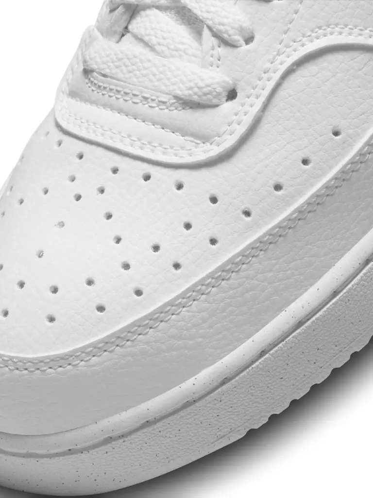 639821d1-1cf0-47c3-86e8-8394c575796a1702451327919NikeMenWhiteCourtVisionLeatherSneakers7.webp