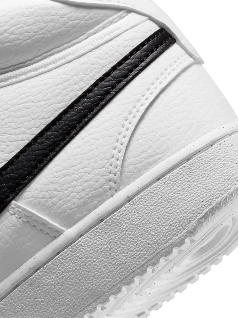 3a9d35bf-f0b5-490e-815b-d17987b20bab1702451327882NikeMenWhiteCourtVisionLeatherSneakers11.webp